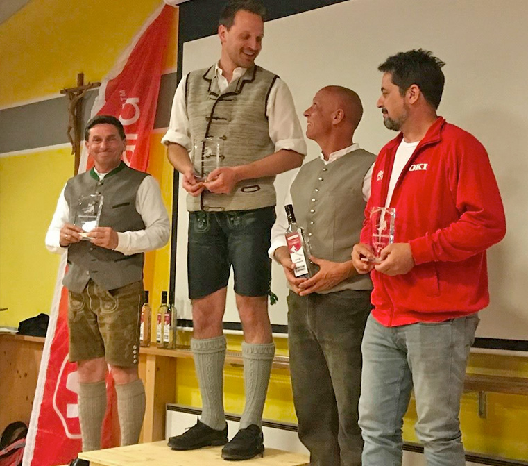 mensen-ontvangen-awards